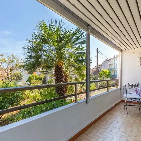 Apartment Beausejour *